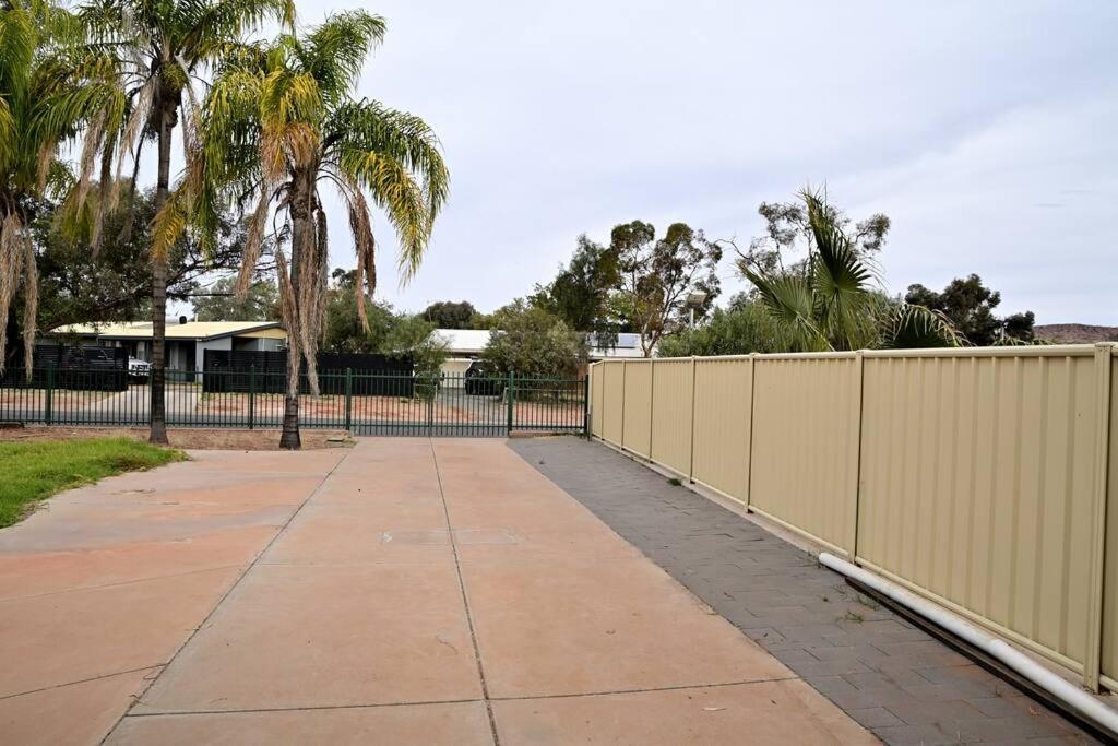 Spacious Studio In Alicesprings Queenbed+Ksairbed Alice Springs Exterior photo